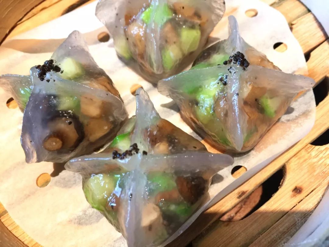 chimx285403's tweet photo. Just found a hidden gem café downtown! Their truffle mushroom croissant is buttery, flaky, and packed with rich umami—perfect weekend treat!  #FoodieVibes #LocalEats， https://t.co/SKGMthKzlw