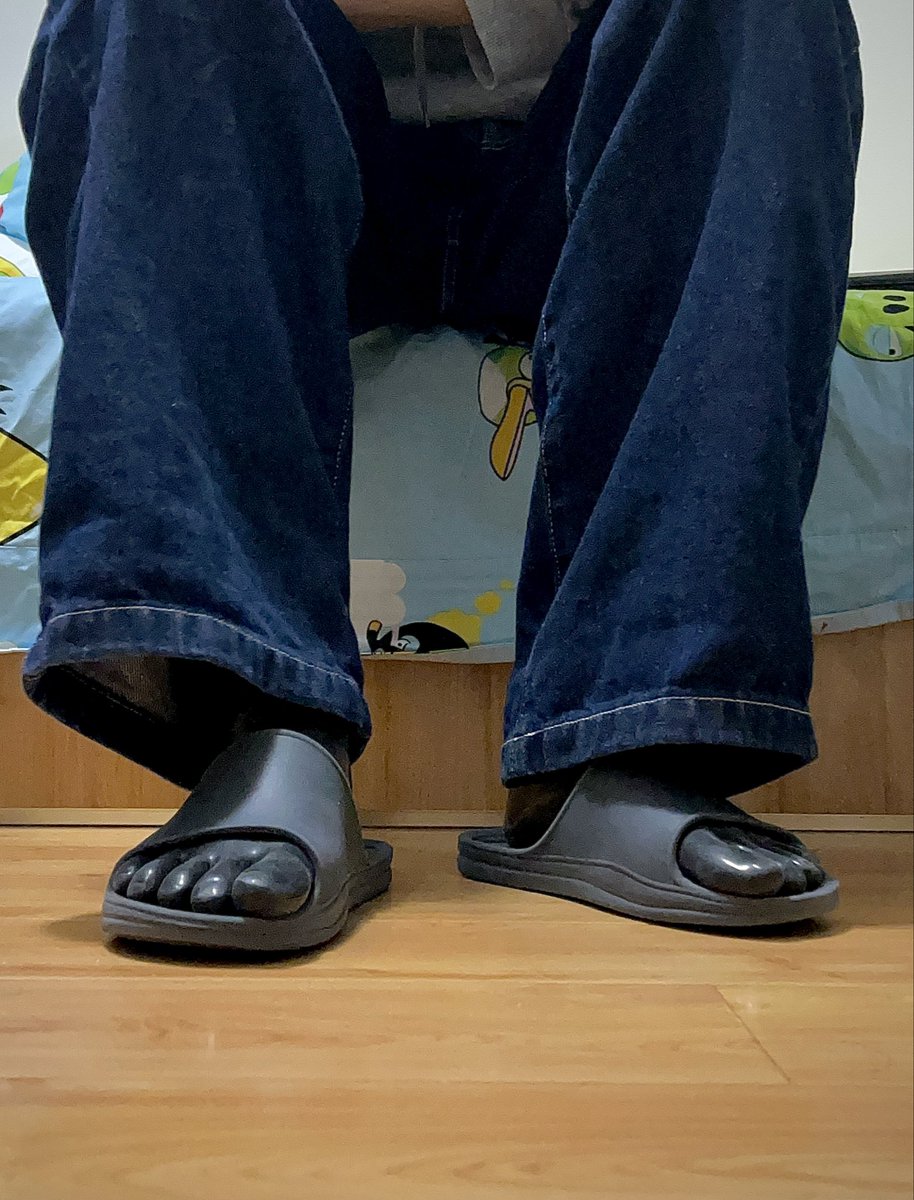 N456Sti's tweet photo. 新袜子

My new socks😈
#rubber #latex #vibram #vibramfivefingers https://t.co/JfNVWZpAVg