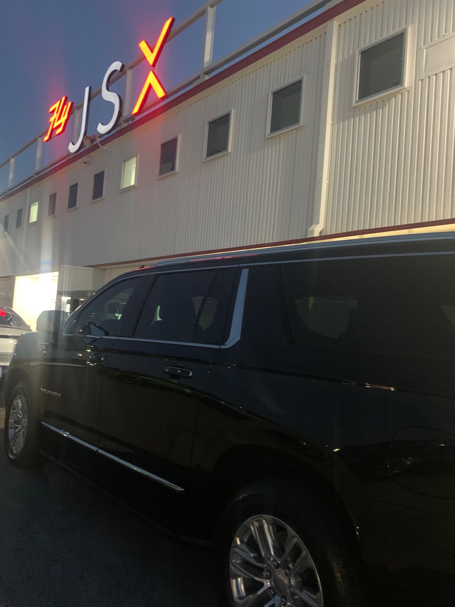 trinity_car's tweet photo. VIP service … day or night. Know you have a trusted ride and no waiting after you arrive. Service still matters. #blackcar #BizTravel #Q3 https://t.co/fn4MRuhYX4