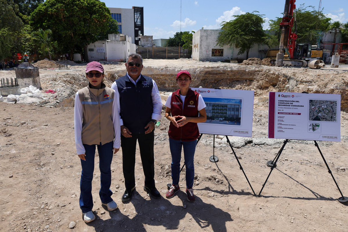 AytoCancun's tweet photo. 👮‍♀️ @anapatyp supervisó el inicio de los trabajos del Complejo de Seguridad Ciudadana TITÁN, que fortalecerá la coordinación, inteligencia y atención para las y los cancunenses.

Seguimos construyendo un Cancún más seguro y en paz. 🤝

#CancúnNosUne #PorLaTransformación https://t.co/co7FvvhJx4