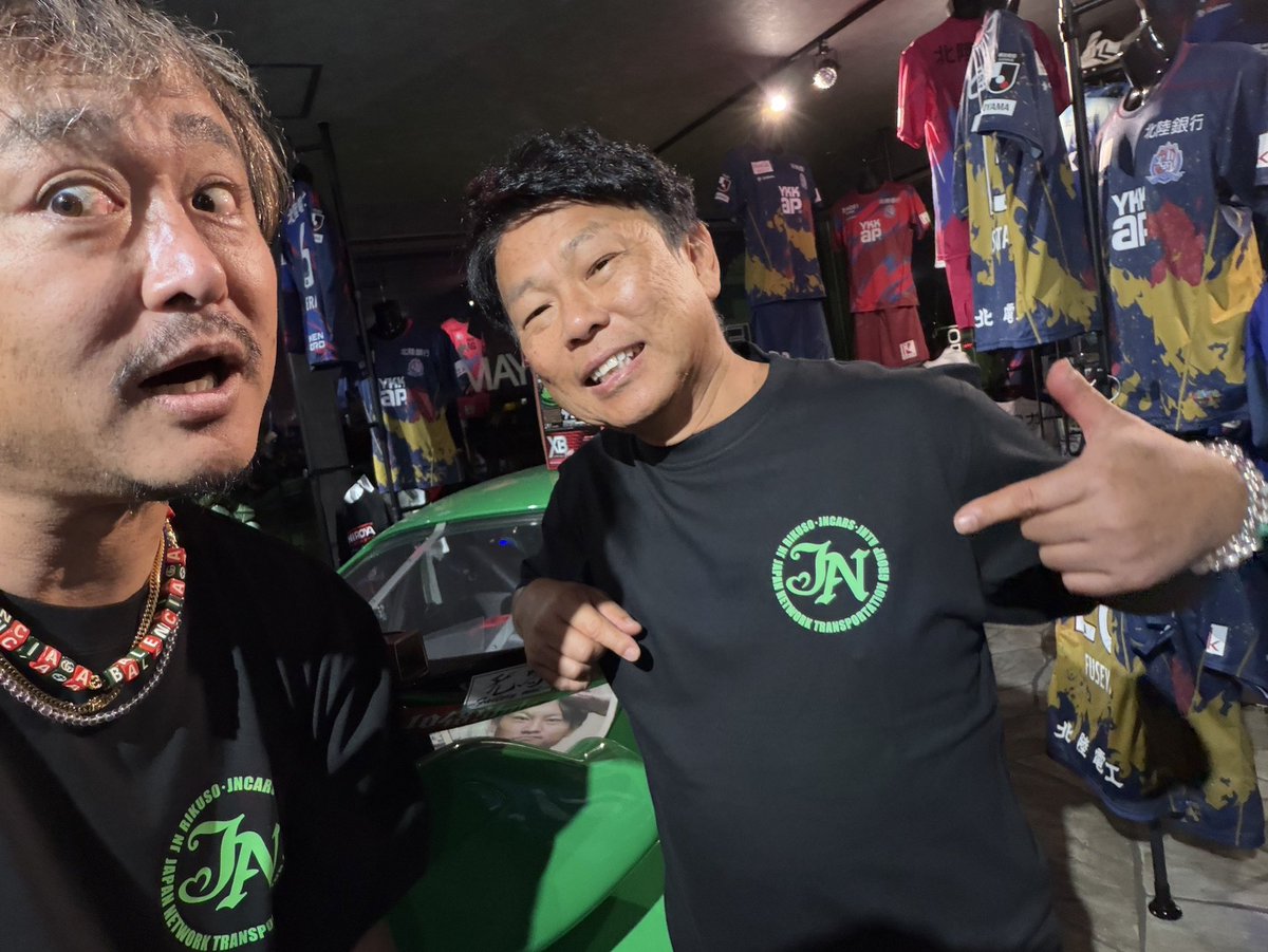 asukanagai's tweet photo. 昨日はようこそ一樂さーん!!
#fuelfest 2026 お疲れ様でした×トシさんハッピーバースディ の #明日可会 🍣部 を #jncars & #RWB TOYAMA 永井の地元
砺波で開催 でした!
ちなみJNグリーンロゴTは
うちの🐸もですが
緑のポルシェイチラク
モデルでございます!! https://t.co/Xoy1a5X0au