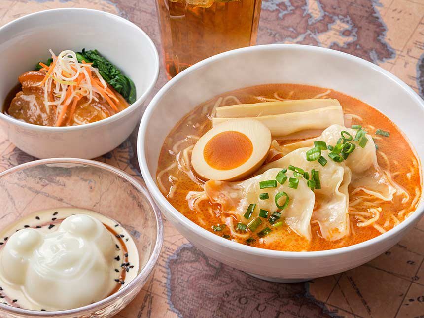 tdr_doria's tweet photo. 10月1日より、ヴォルケイニア・レストランにて海老ワンタン麺(オマール海老の白湯スープ、煮たまご添え)、豚の角煮、杏仁豆腐(胡麻キャラメルソース)(各単品／セット)が販売されます。(4月11日まで)

秋冬限定のスパークリングカクテル(ワイン＆ストロベリー)も☆
https://t.co/swTSSqTn1c
#TDR_now #TDR__now #TDR_food