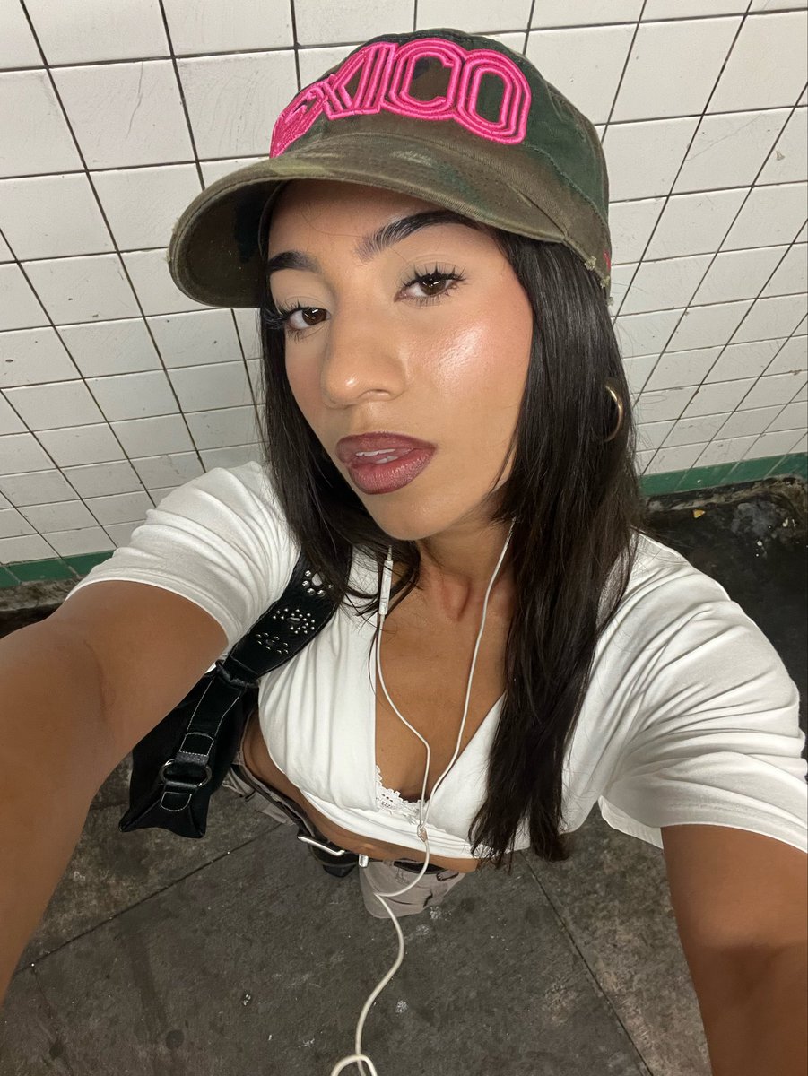 444f00's tweet photo. me in ny https://t.co/dgJMpzwWNx