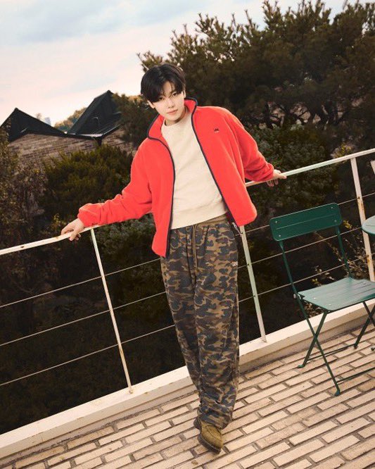 jeuniverse__'s tweet photo. POSE 📸 

#JAEMINxLeeJeans #JAEMIN #재민 https://t.co/JPWMfSUUlM
