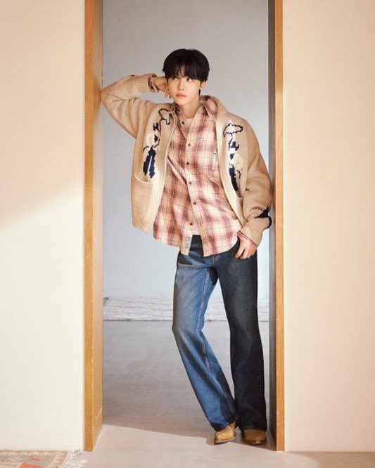 jeuniverse__'s tweet photo. POSE 📸 

#JAEMINxLeeJeans #JAEMIN #재민 https://t.co/JPWMfSUUlM