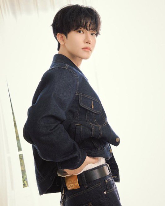 jeuniverse__'s tweet photo. POSE 📸 

#JAEMINxLeeJeans #JAEMIN #재민 https://t.co/JPWMfSUUlM