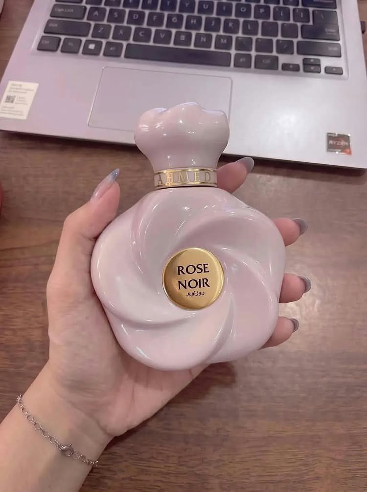 accresst's tweet photo. GUE CUMA MAU BILANG… PARFUM INI KENAPA ENAK BANGET 😭🫵🏻
Awalnya gak berekspektasi banyak, ternyata pas kecium malah langsung mikir, “lah ini kok cocok banget?” 😭
Kayaknya bakal jadi salah satu parfum yang sering kepake sih. https://t.co/OF2PUOwjBW