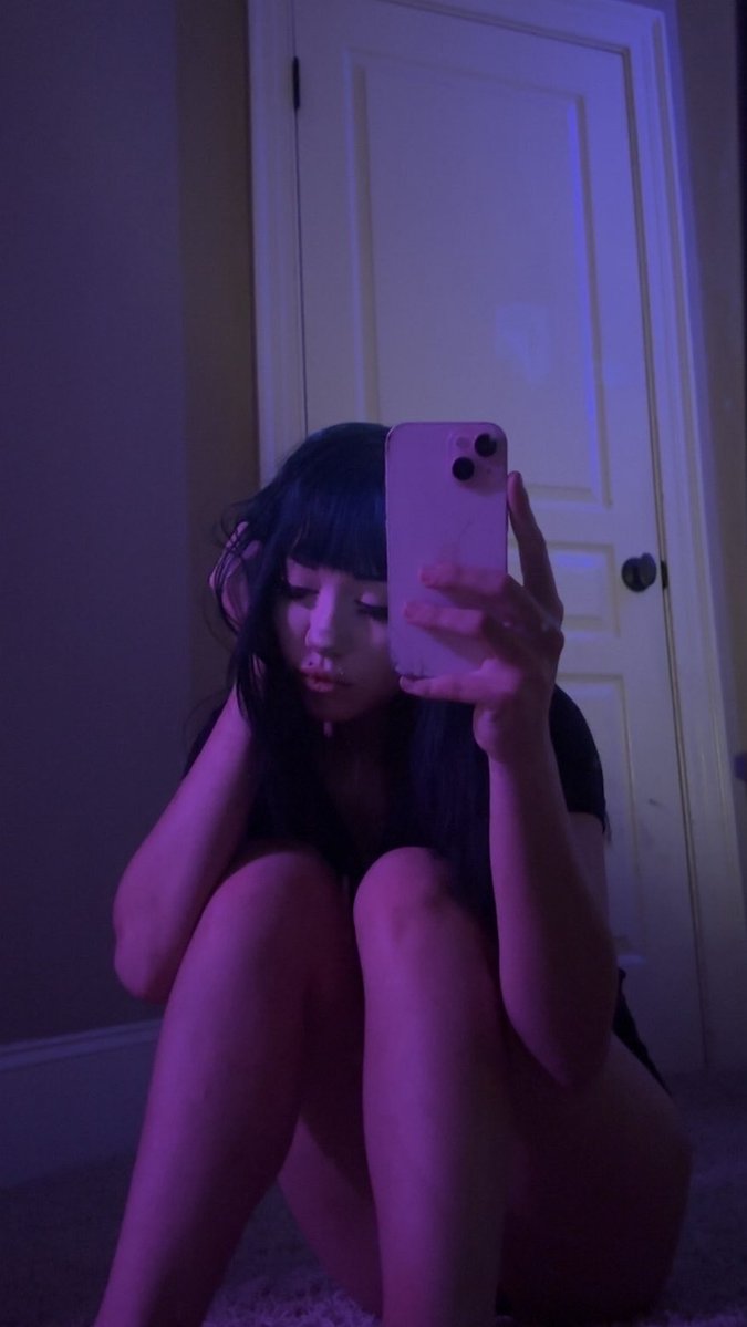 danixxxrage's tweet photo. mirror time https://t.co/aOi7QnEqwL