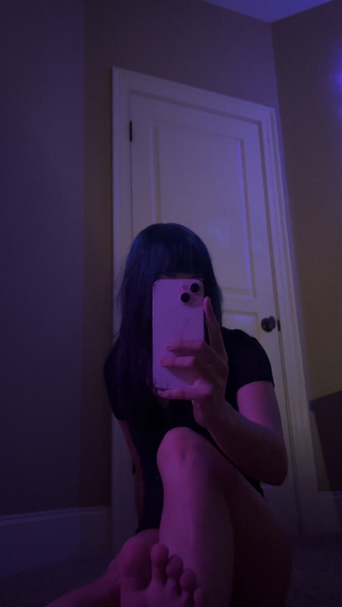 danixxxrage's tweet photo. mirror time https://t.co/aOi7QnEqwL