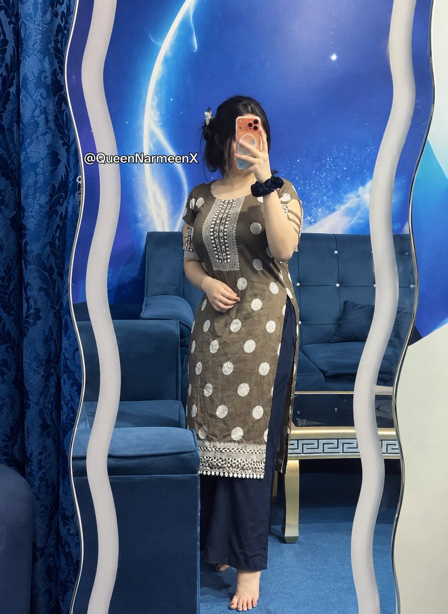 QueenNarmeenX's tweet photo. Consider this your warning: staring too long might become a habit. https://t.co/KnG2x6zfy2