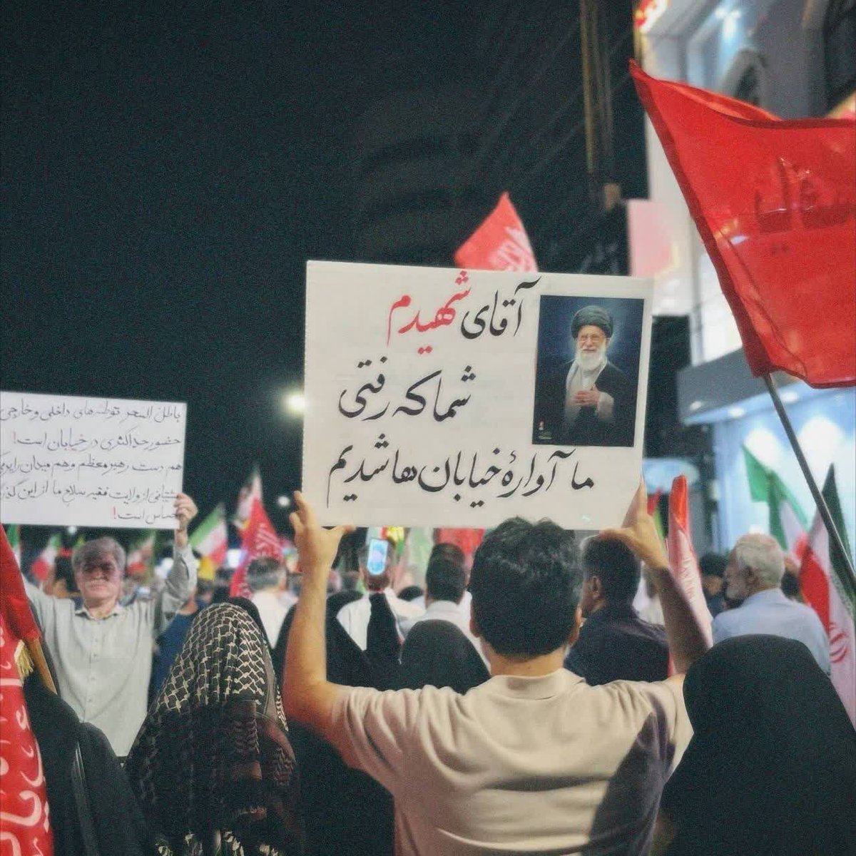 Hosein65503's tweet photo. می‌شود ساعتها با این تصویر گریست!
غم عشقت خیابان پرورم کرد💔 https://t.co/hxXiPqCxk5