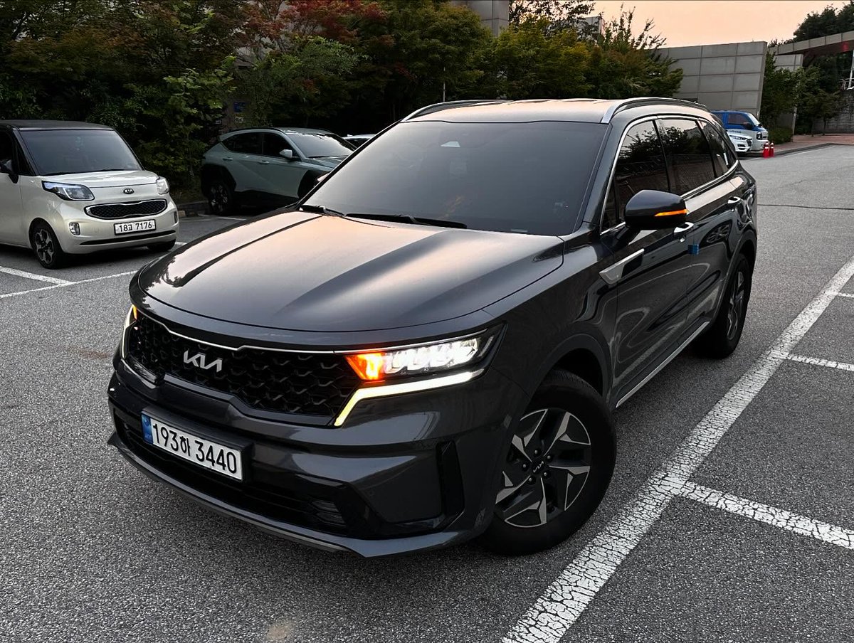 MabelCocomcik's tweet photo. 2022 Sorento Hybrid Prestige: still a solid SUV with a spacious electric driving range and rich features. The only downside as a used car? The price. When will it get cheaper? https://t.co/deRriZ4MbM