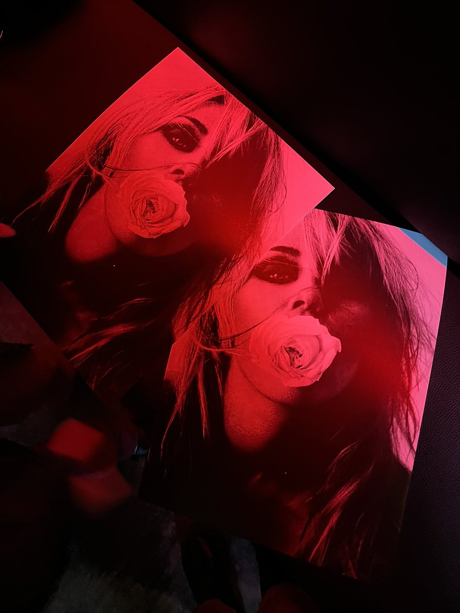 xleilux's tweet photo. early listening party amor ❤️‍🔥 gracias mamá por el pan de cada día @miley @warnermusic https://t.co/uPMKJkNRWn