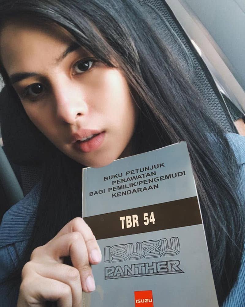 aimr0d's tweet photo. Kelupaan nih rekomendasi Maudy Ayunda yang lain must read banget https://t.co/5ccZduf3aB