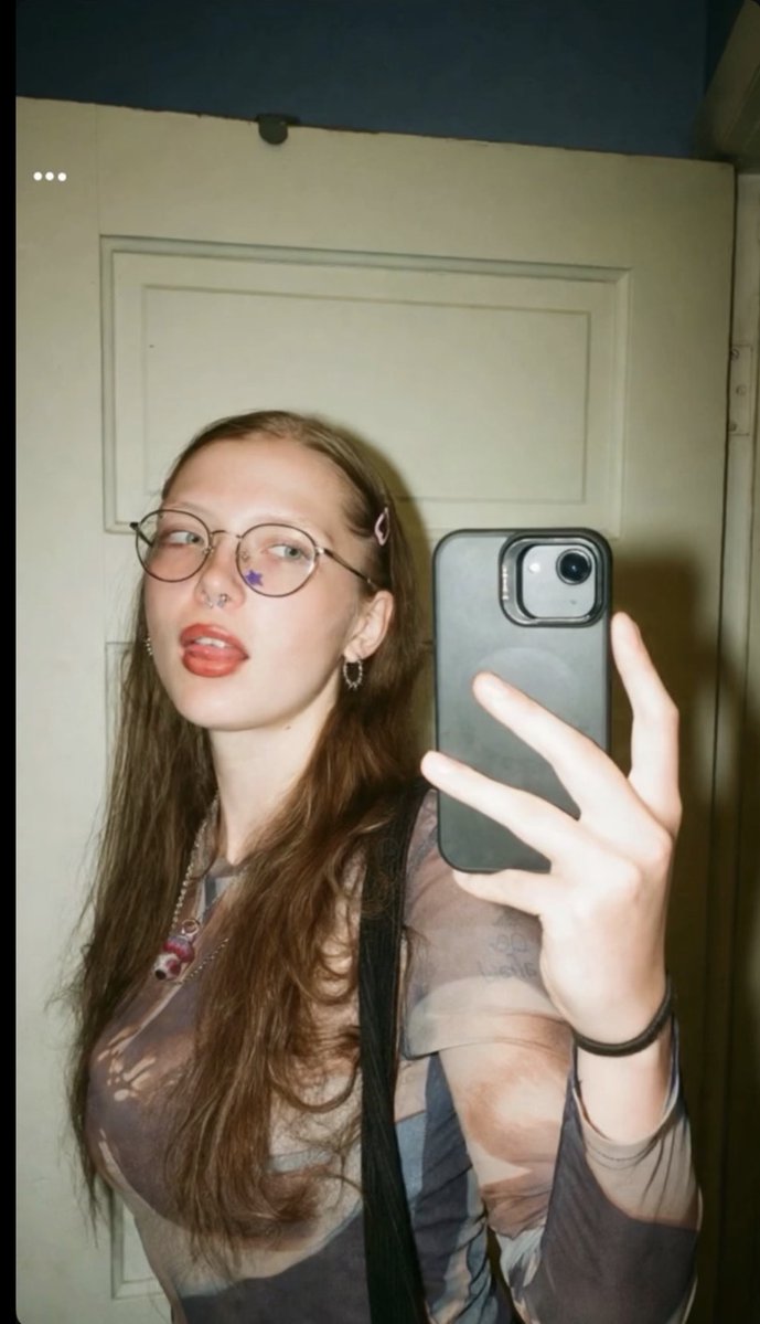 thegorillachese's tweet photo. Cuck wanted his gf on show for everyone to see. She got some good stuff on let him know what y'all think of her 

#cuck #cuckson #momson #incest #mom #milf #ntr #bull #bbc #imwf #wankchat #irl #irls #jerkbud #jerkoff #cum #orgasm https://t.co/x8pnR3pEiC