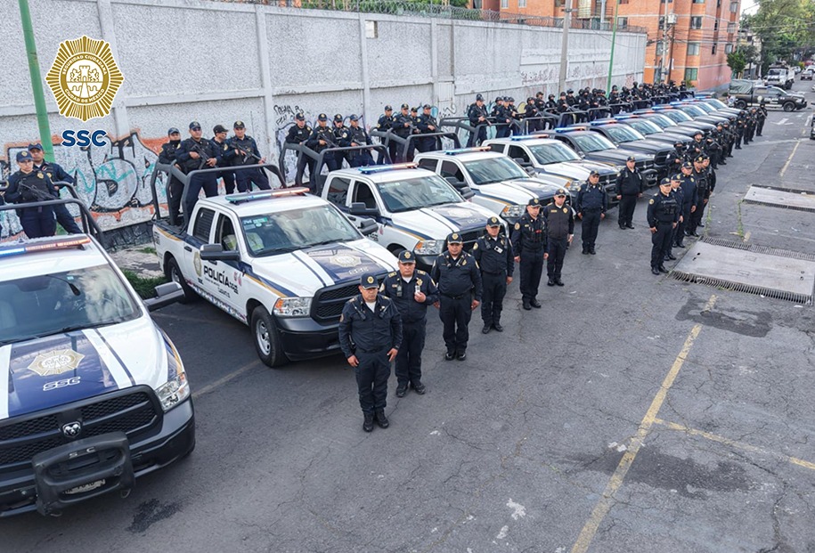 SSC_CDMX's tweet photo. #DispositivoDeSeguridad | Con la participación de 40 elementos del sector #Tacuba y 50 de la #PolicíaMetropolitana, se realizan patrullajes en las colonias #Huichapan, #Argentina, #Anáhuac, #Tlaxpana y #Manzanos, de la alcaldía @AlcaldiaMHmx, con el objetivo de fortalecer la presencia policial y brindar mayor seguridad a la ciudadanía.