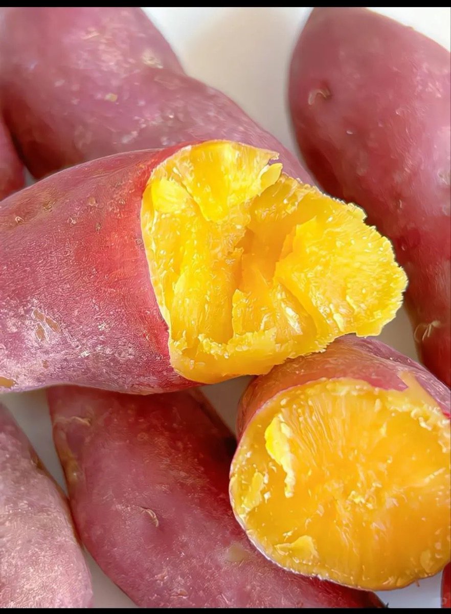 aeebkk's tweet photo. TERNYATA UBI BISA SEENAK INI?! 😭🍠🔥
Serius, ini tuh tipe ubi yang sekali coba langsung ngerti kenapa banyak yang suka. Teksturnya empuk, legit, manisnya pas, terus aromanya juga bikin susah berhenti 🤤 https://t.co/xFgeMhhahf