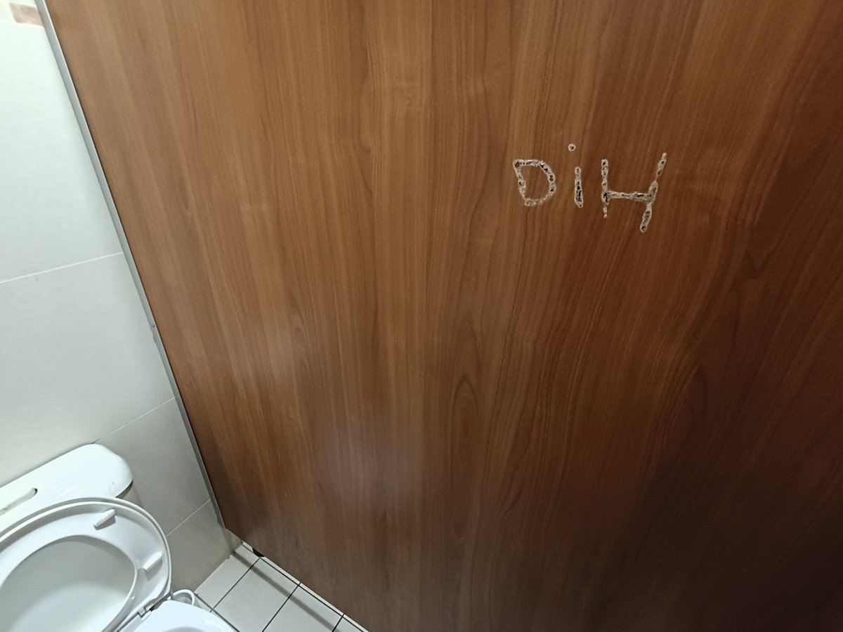 Drmrman35's tweet photo. The closest Pub to my house is named Wee Willies. It is owned by a company named EDP and somebody engraved Dih into the walls. Can god just nuke Adelaide already. https://t.co/898Jb6sHsj