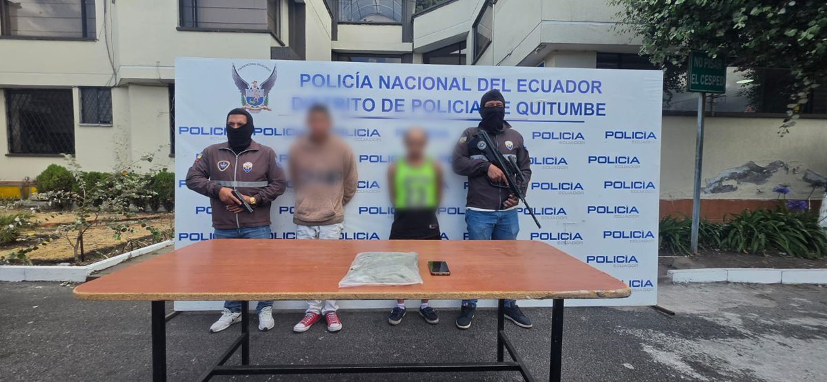 PoliciaEcZona9's tweet photo. #UIO | OPERATIVO ATLAS 141

En Caupicho, @PoliciaEcuador aprehendió a dos ciudadanos, presuntos integrantes de GDO “Los Lobos”, vinculados a la comercialización de sustancias sujetas a fiscalización.

Además encontramos:

01 vehículo retenido
01 Terminal móvil

#PolicíaEcuador https://t.co/eBhf69Y7q7