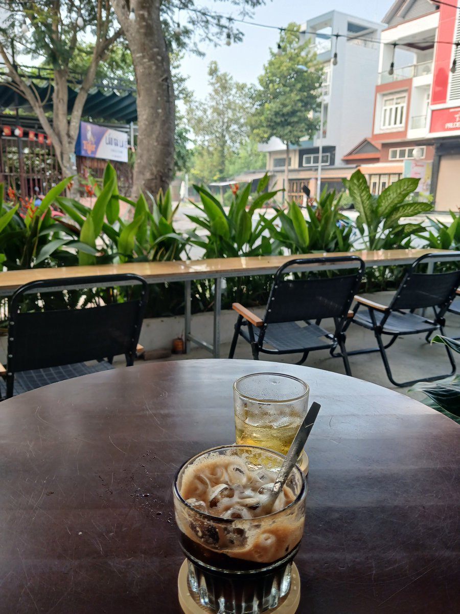 TuanKit51863152's tweet photo. Thứ 5, 1 ly cafe đen đá https://t.co/kKVmT36M8U