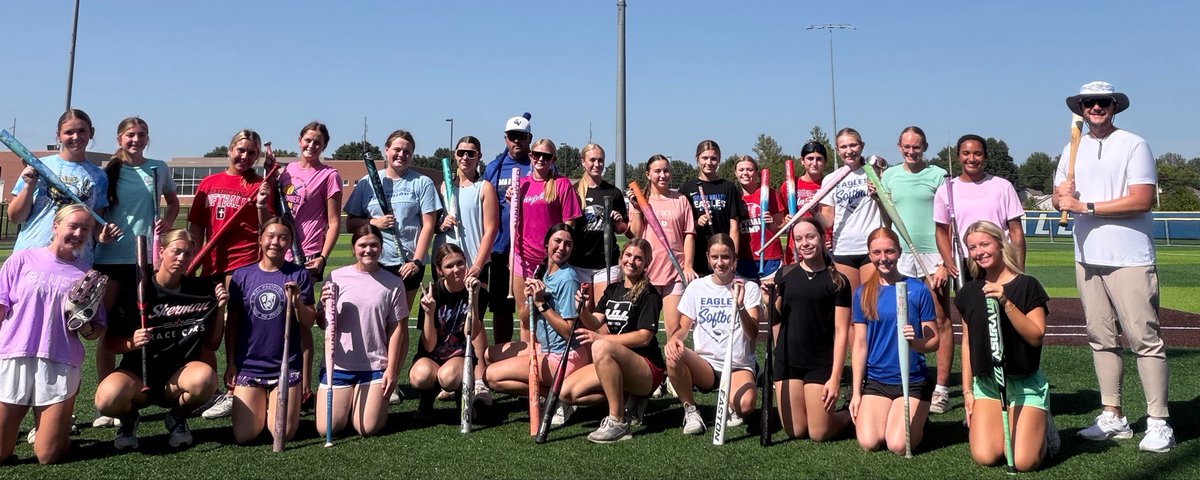 GVsftball's tweet photo. Double Theme Day at practice today. Theme 1: Dress Like Your Bat

Unless you’re Coach Henson who dressed like her glove. https://t.co/cuISuNsctT
