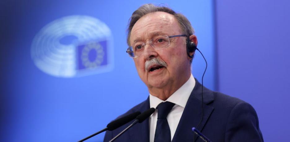 anluma99's tweet photo. El agitador de Los Caballas 

El presidente de Ceuta está convirtiendo la protección de los menores migrantes en una pieza más de la estrategia política del PP. Emplea todos los recursos institucionales a su alcance para impedir su traslado a la Península y conseguir alargar la crisis migratoria. Mientras los menores permanecen atrapados en Ceuta , el Gobierno ceutí prolonga el conflicto y desplaza el foco sobre sus responsabilidades hacia el gobierno de Sanchez . Los menores de edad se transforman en un instrumento de presión .

Es hora de que el gobierno empiece a tomar medidas para impedir que los niños sean usados como rehenes humanos en la campaña propagandistica del Partido Popular