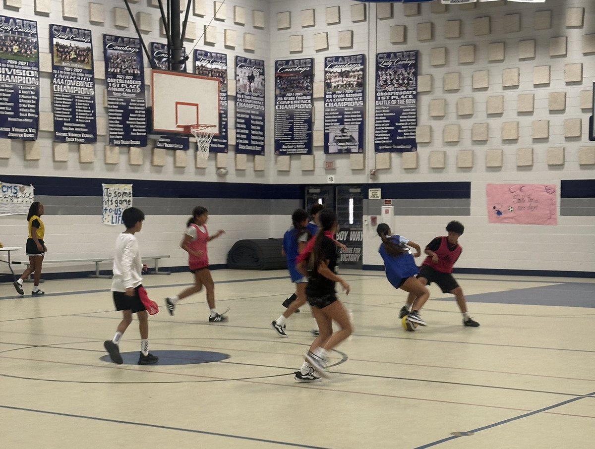 VVicencio_CMS's tweet photo. Work hard. Have fun. Grow together.
💙🤠🩶⚽️
#ClarkeSoccer 
@A_Espinoza_CMS @CMSAthletic @WalterEClarkeMS https://t.co/kIRvhyR1mE