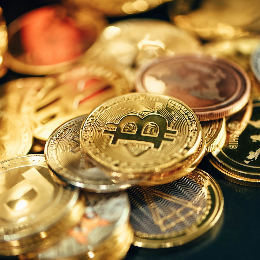 CoinMarketCap's tweet photo. LATEST: 🇬🇧 The FCA has published guidance on its crypto rulebook two weeks before the UK's authorization window opens on Sept. 30, with the regime taking effect Oct. 25, 2027. https://t.co/FKYFYBVN3V