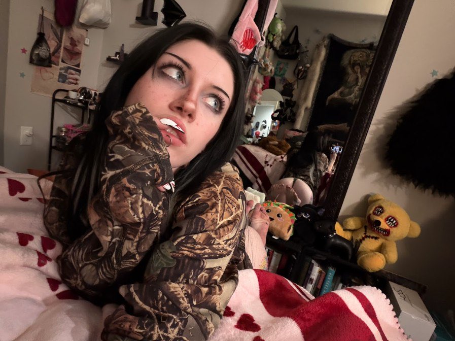 kaiitywildfire's tweet photo. thinkin' bout how can you handle me in bed https://t.co/kAXjvxH4G0