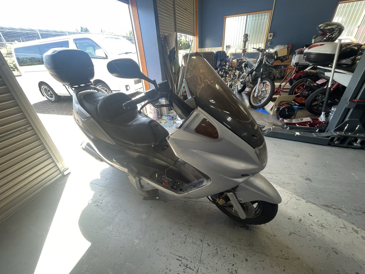 SEWORKS8247's tweet photo. 初期マジェスティ 250
すぐ乗れる、タイヤほぼ新品、バッテリーは弱り気味
登録すればすぐ乗れます
8万円で誰か買ってー
#バイク売ります https://t.co/wd7IVQbUMw