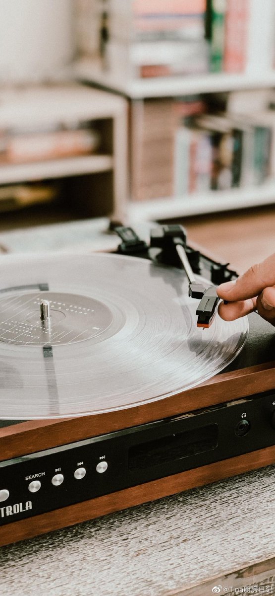 bircs369676's tweet photo. Just spent the whole afternoon vibing to a indie folk playlist—raw vocals, warm guitar riffs, and the kind of tunes that stick with you like a hug. https://t.co/AgMon3BUFj