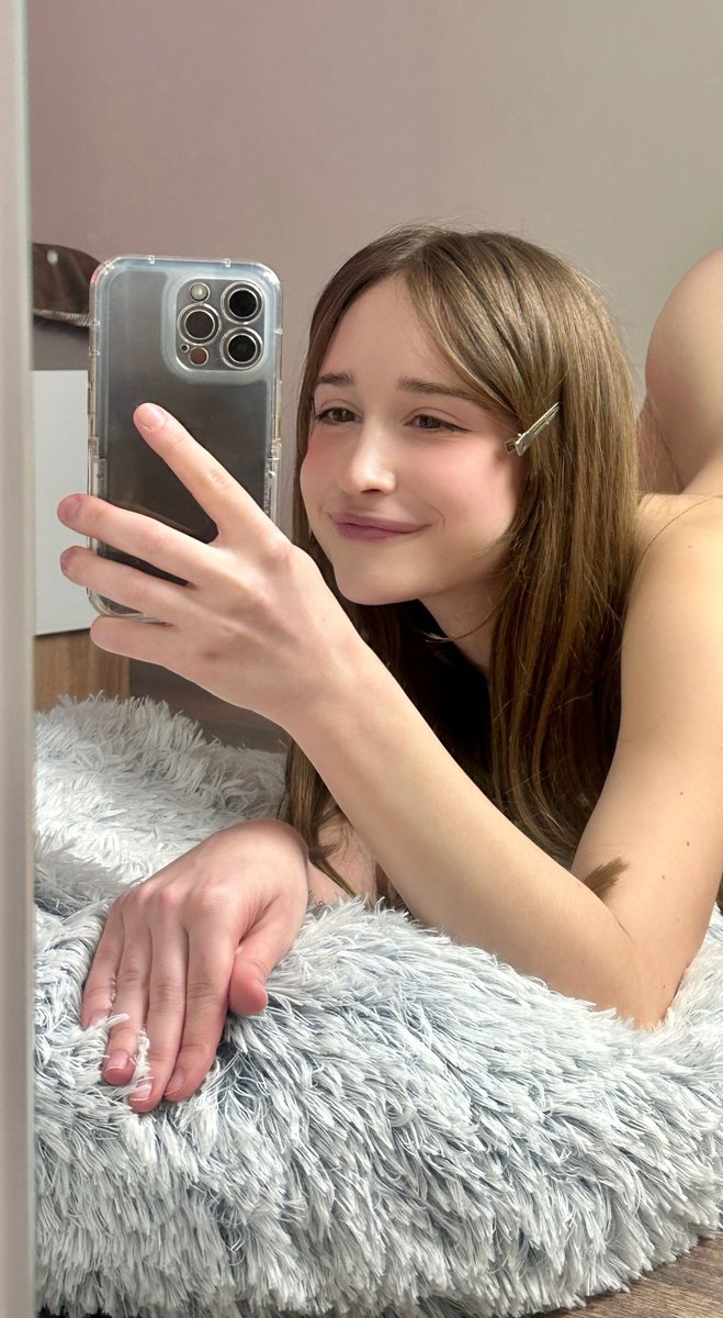 Chloedavidson44's tweet photo. Fine girl right?💋🥰🥰 https://t.co/TgkgrxPD0d