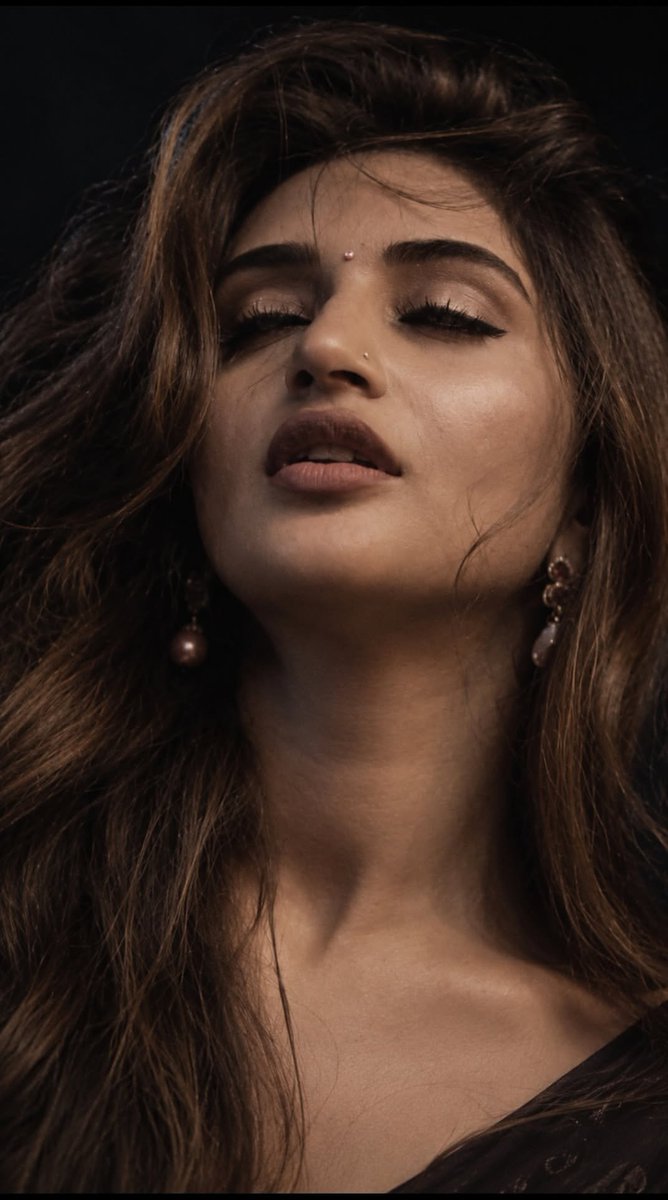 Vineethbit7u's tweet photo. Ufff....intha hot ga mana chelli oo akka noo unte entha bagundu. Rojantha em karma, Jeevitham antha sukame sukam. Bahusa anduke kabolu, thammulaki hot ga unde akkalu anthe istam.
#Sreeleela
#Actresslust https://t.co/tkG2FbRCqA