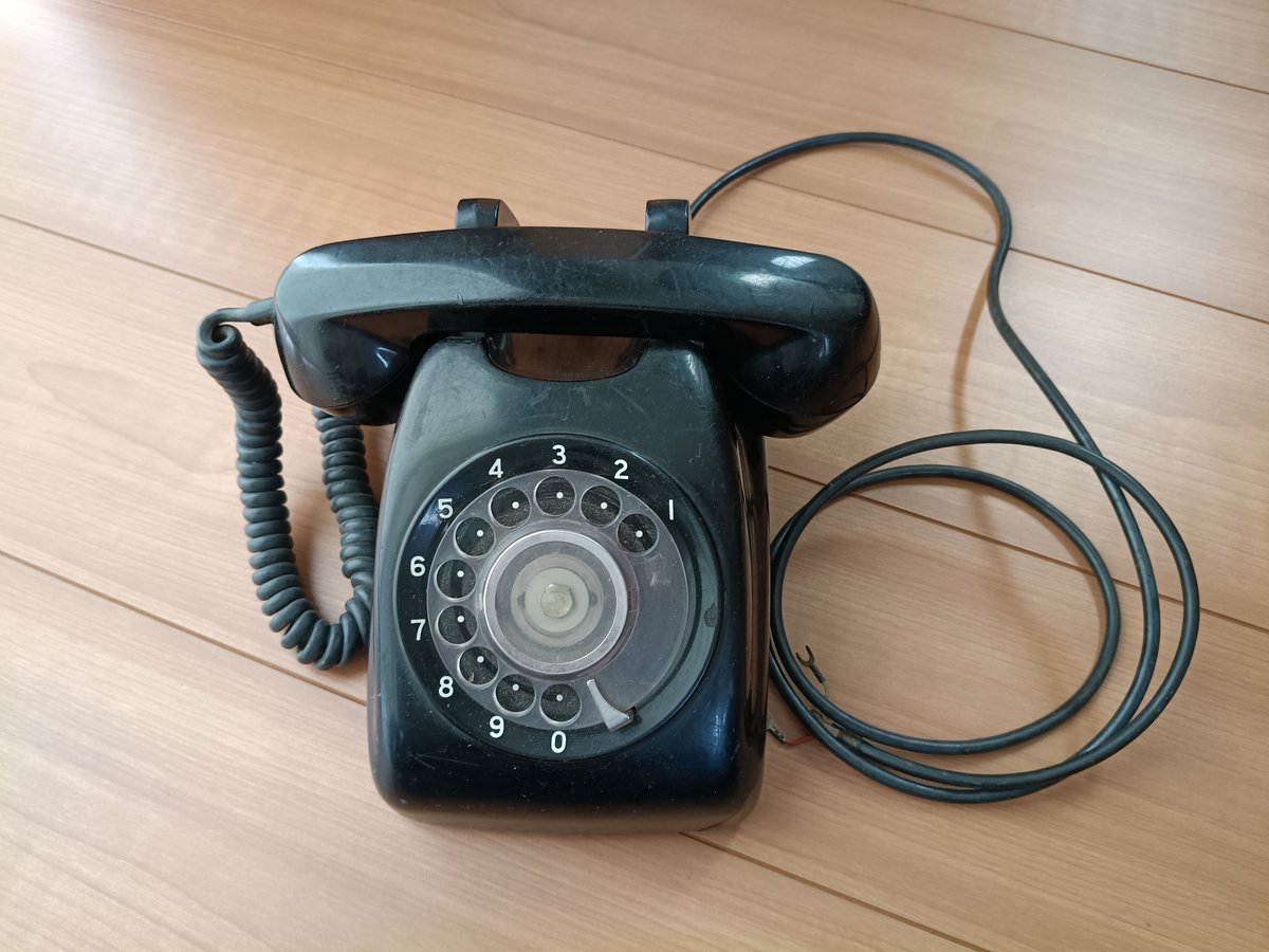 mitsuyubi_corp's tweet photo. 「昭和な一品」、黒電話をゲットしました。
機材が揃ったら、クッキング動画を作ります。 https://t.co/UpI0LsMM6Q