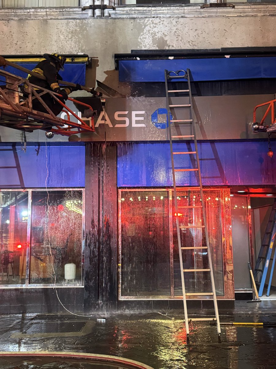 BostonFire's tweet photo. Fire has been knocked down at 425 Washington Street downtown crossing. Ladders are being used to get the correct angle for water down in wall of store fronts. Companies are starting to make up. https://t.co/YY4d3Rgt2b