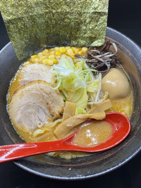 ramen10miya's tweet photo. 昔ながらの味わいを
楽しみたい方におすすめの
【赤味噌らーめん】
八丁味噌ベースのコクと風味を活かした
しっかりとした味わいが魅力です

仕事の合間や帰りに
ゆっくりラーメンを楽しみたい方にも
10時30分から22時まで営業しています！

https://t.co/Egcn4kYP5t https://t.co/MvXcdIo3lH