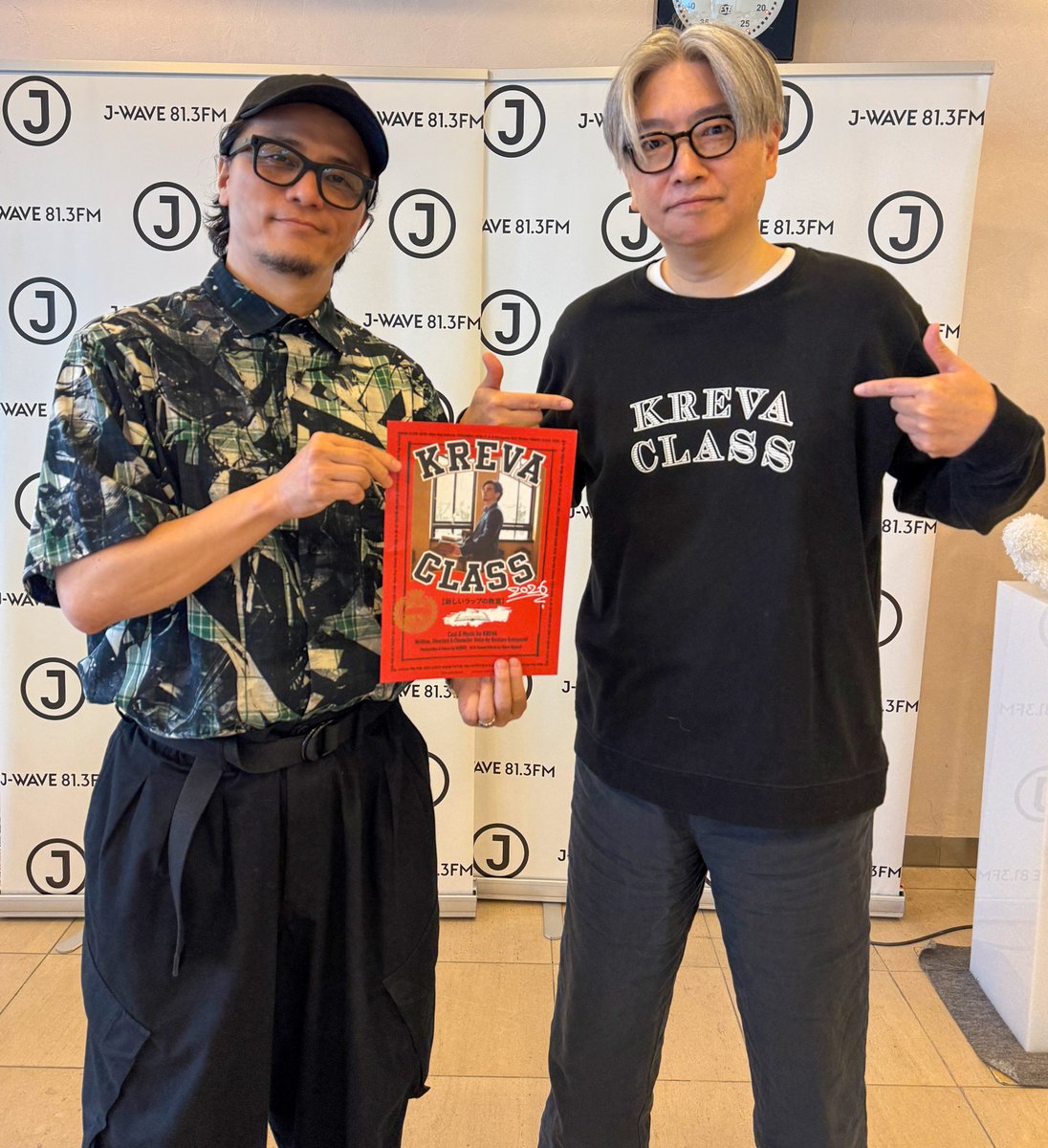 KREVA813's tweet photo. 📻今夜23時〜
✒️ PILOT THE ORIGINAL
🎙@KREVA_DrK_dj908

今夜のTHE ORIGINALは…
先週に引き続き、脚本家・演出家 #小林賢太郎 さん！✍️

今週はKREVA CLASSのお話を伺います！

どんなお話が聴けるんでしょうか…？🗣️

https://t.co/y1PsUBYXVk

#theoriginal813 #jwave https://t.co/xtia7kEe0x