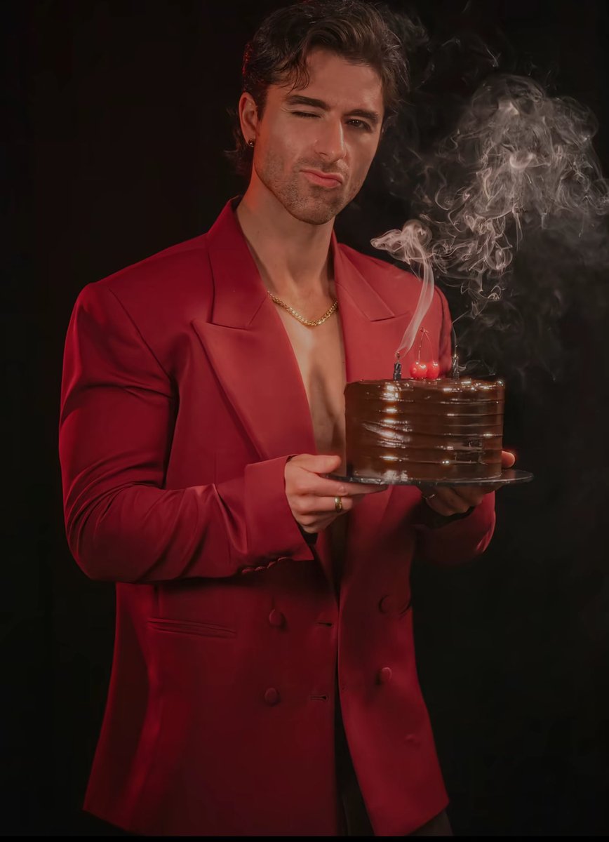 DonutDaddy11's tweet photo. My favorite cake to eat on my birthday is an extra thick layered chocolate sponge cake, with a delicious buttercream and ganache layers and served slightly warm with a cherry on top, perfect to blow out and make a wish before I wrap my lips around it. https://t.co/nPA6wLOuiJ