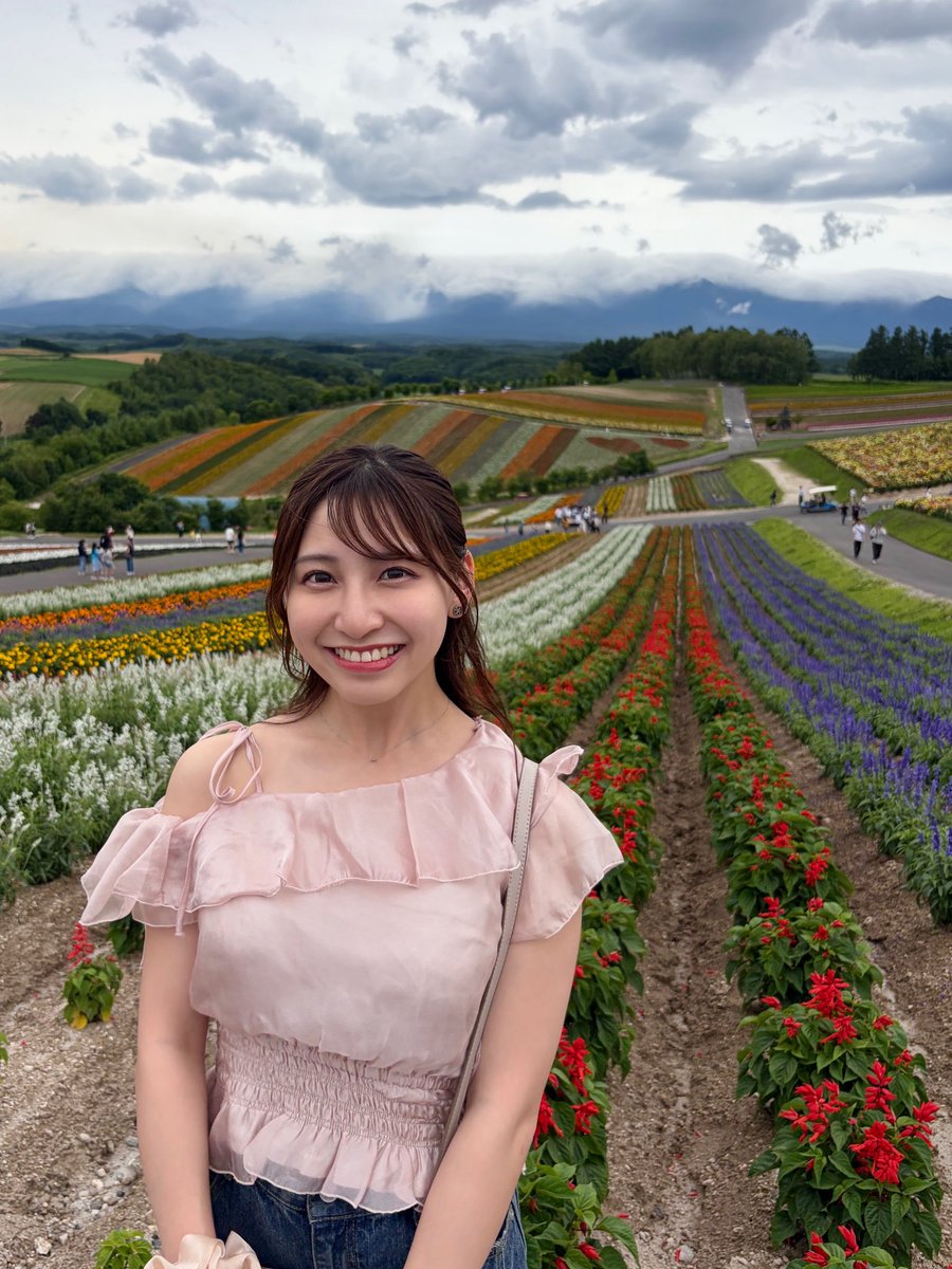 aino_arara's tweet photo. Xではお久しぶりです！

少し前に訪れた、一面にお花の虹が広がる
北海道の大好きな観光スポット🌈

今回は簡単過ぎるかもしれませんが
ここはどこでしょう？
(2か月前はここからお天気中継も！) https://t.co/FYHi1i9jaa