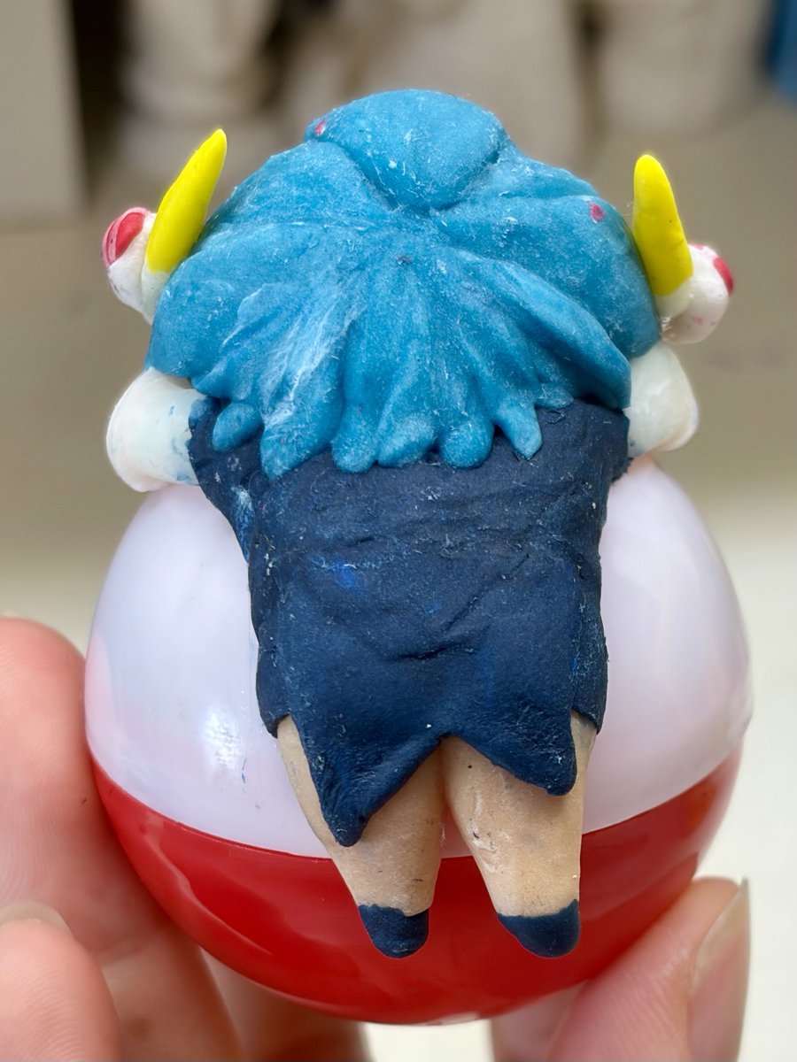 ru_5ra's tweet photo. 昨日息抜きで引き出しの中で固まりかけてた樹脂粘土使ってインカム子作ったんだけど、出来栄えが気に食わないからまた今度作り直す😭 https://t.co/yjRxixrehl