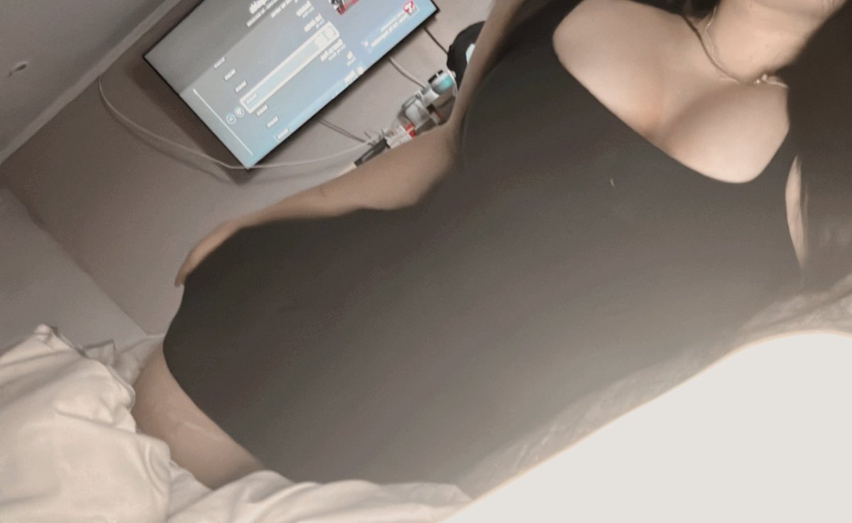 bbybu_of's tweet photo. se viene el calor y con ello usar vestidos sin nada abajo para que me lo metan donde sea 🔥 https://t.co/0GJYV1L8it