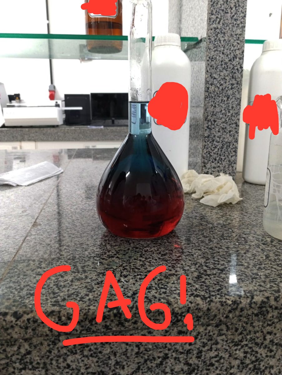 kaeeci_'s tweet photo. minha técnica aparecendo no meio da titulação e eu me tremendo pra nao errar no bixo que possivelmente pode explodir o laboratório
(o bixo em especifico) https://t.co/2qfbhlwQuq
