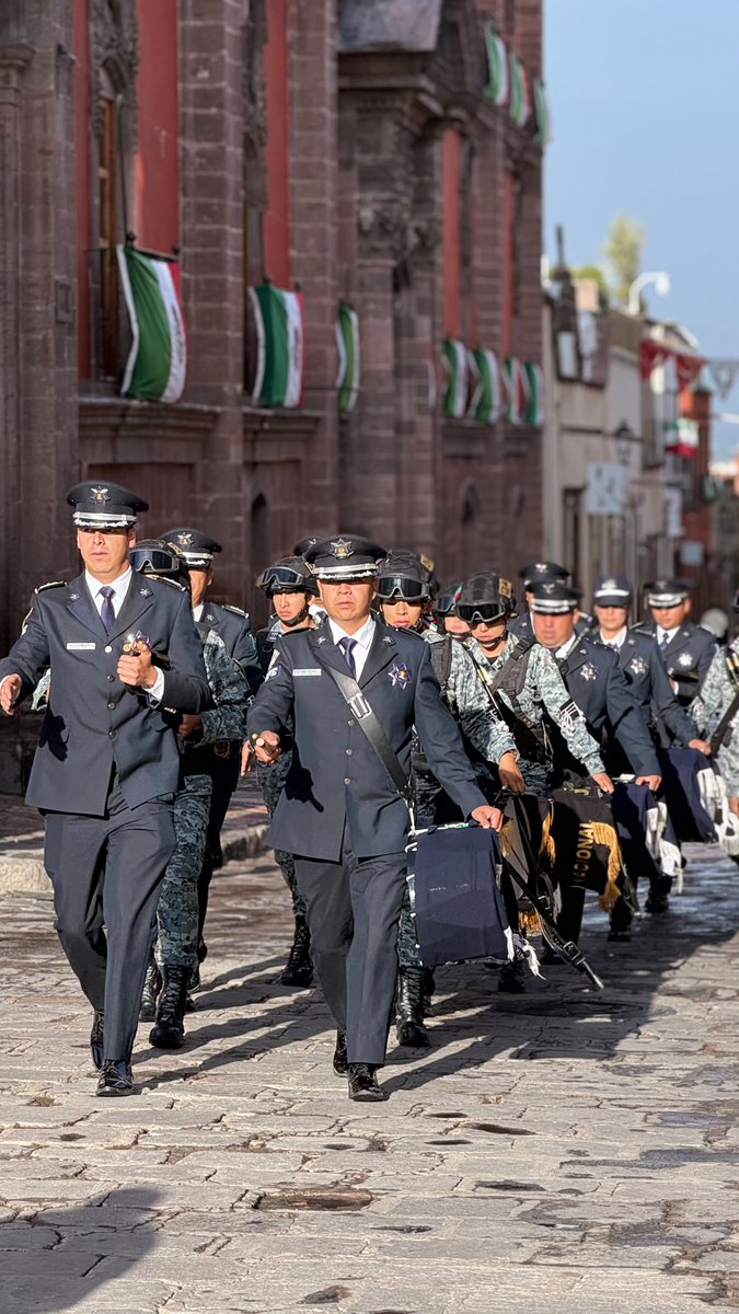 MauroGonzalezMa's tweet photo. El éxito de una celebración no se mide solamente por las plazas llenas, sino por la tranquilidad con la que termina.

En Guanajuato, 521,932 personas participaron en las Fiestas Patrias. Se brindaron 82 atenciones prehospitalarias, cinco personas fueron trasladadas para recibir atención médica y no se registraron incidentes relacionados con pirotecnia.

El operativo concluyó con saldo blanco.

Gracias a las autoridades federales, estatales y municipales que participaron desde el diseño y la coordinación del operativo, hasta el despliegue presencial en cada plaza, camino y punto de concentración.

Este resultado es producto de la planeación, la colaboración institucional y el compromiso de quienes permanecieron en servicio hasta el final.