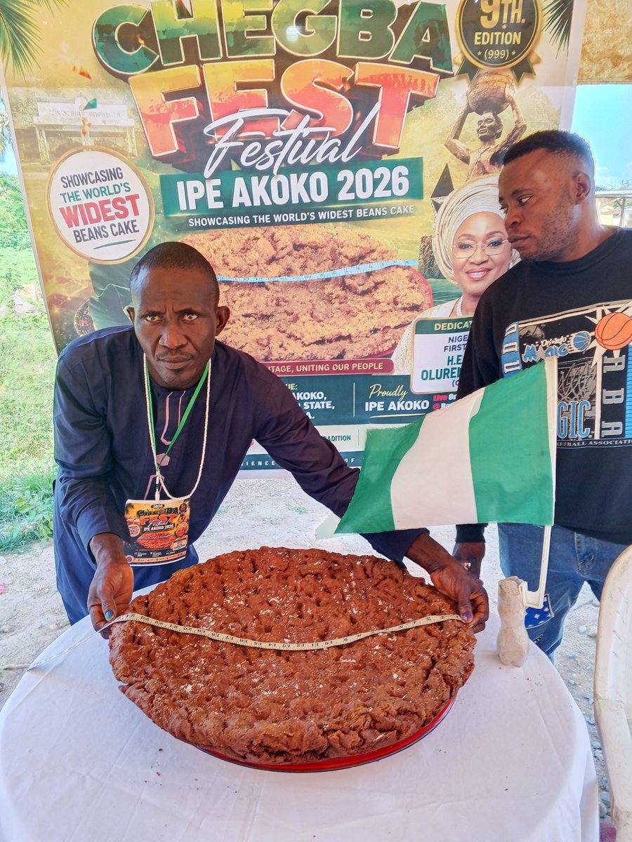 ras_innovator's tweet photo. 2026 ANNUAL CHEGBA FEST (THE 9TH. EDITION (999), IN SEPTEMBER) OF 14 SEPTEMBER, RECORDED 25" BEANS CAKE IN DIAMETER ! THE WORLD'S WIDEST BEANS CAKE IN DIAMETER EVER MADE, IN IPE AKOKO SOUTH EAST LGA, ONDO STATE NIGERIA. LONGING FOR GWR.
@Operanewsus https://t.co/Ctl3AZDzkg
