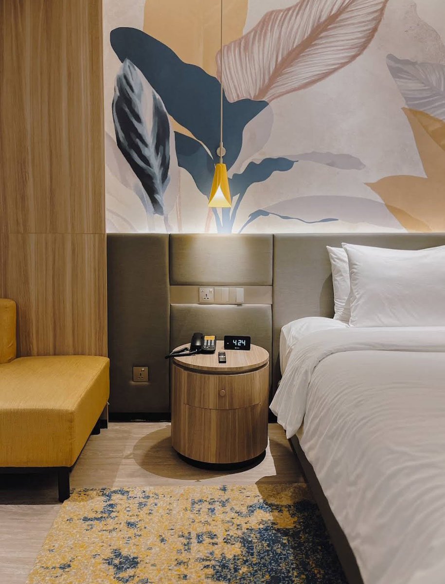AndiNickyy10's tweet photo. Mowning - Baru tahu Hotel ini stelah brkunjung ke areanya. Setelah renovasi, skrg tampilannya jauh lbih modern, megah &amp; elegan.
Kamarnya luas, bersih, kasurnya empuk banget 😂, Interiornya jg bnyak spot Instagrammable.
Cocok banget buat weekend escape 🤍

📍Voco Bandung Setiabudi https://t.co/BWa0b3cTwW