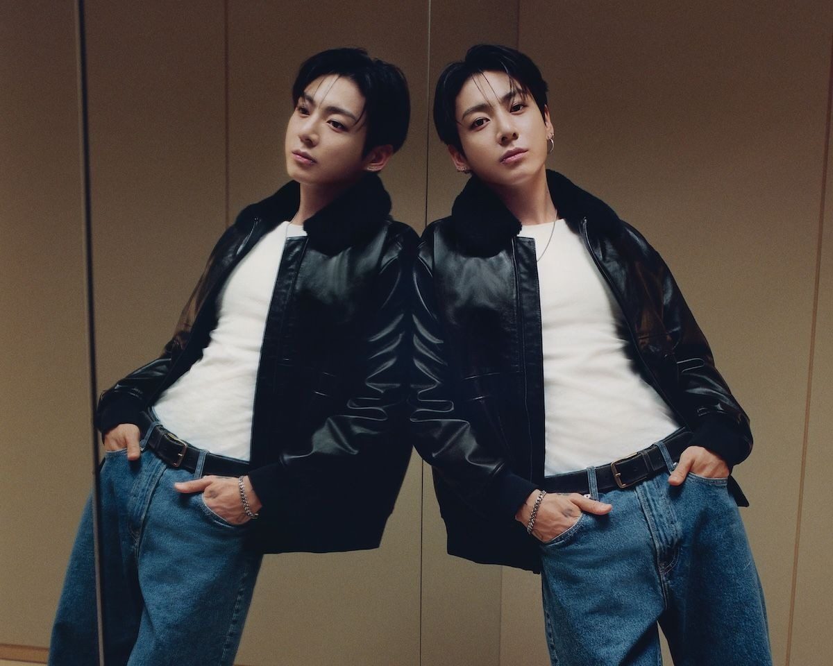 voguejp's tweet photo. カルバン クライン、BTSのJung Kookを起用した2026年秋キャンペーンを公開。

「カルバン クラインと長年仕事をしてきた中で、ブランドのジーンズを履くたびに感じる特別な感覚をより深く理解するようになりました。フィット感やムードには、自分自身と強く共鳴する何かがあります。その感覚を音楽や動きを通して表現できたことで、このキャンペーンをより楽しむことができました」

https://t.co/l34fuwfhjt