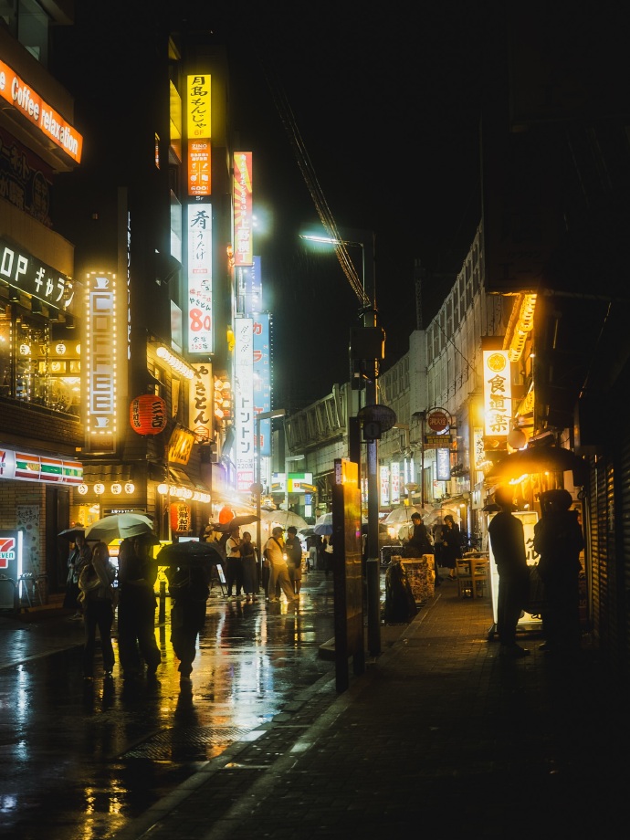 sugaf507375's tweet photo. Urban whispers captured in a blur—stranger’s laugh, neon glow, and sidewalk stories that feel like home. https://t.co/oUXOWuXJMw