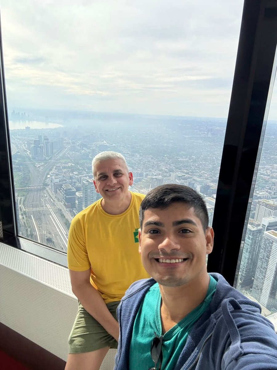 ChristianMaltez's tweet photo. Gente, realmente é muito tenso, não tive coragem de andar sobre o chão de vidro...mas o Junior tbm não! 🤣 https://t.co/QtQgLm9Saj
