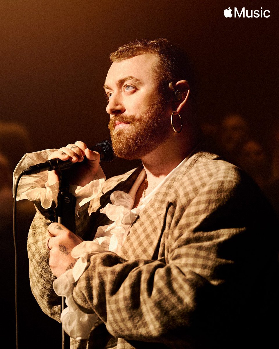 AppleMusic's tweet photo. .@samsmith celebrates love in all its forms during their Music Room performance. Watch it now on Apple Music. https://t.co/XUlI0Zkhy6 https://t.co/7bNsarhU6S