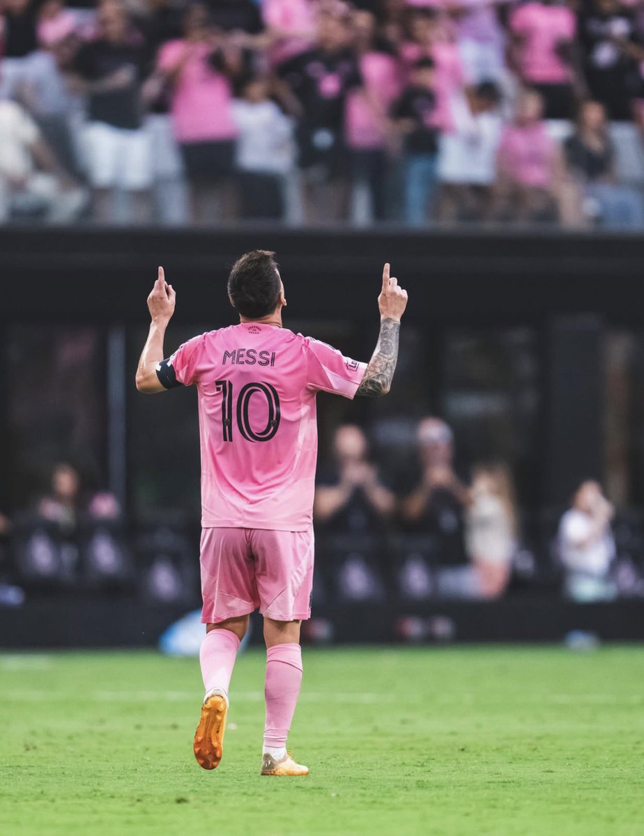 TheMahleek's tweet photo. 929 Goals ⚽️
49 career trophies 🏆 
100 goals for Inter Miami. 

THE GREATEST OF ALL TIME. 

LIONEL ANDRES MESSI. 🐐 https://t.co/TIC1h0hSQB
